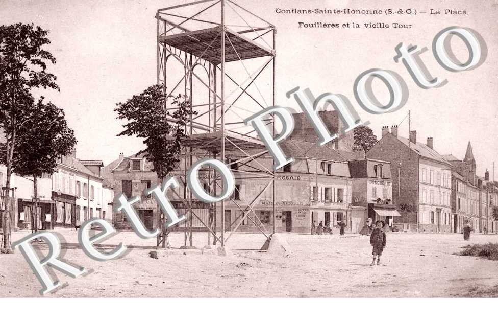 La Place Fouilleres et la Vieille Tour
