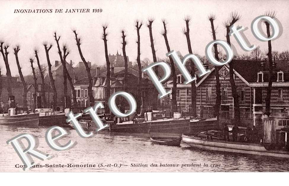 Station des bateaux pendant la Crue