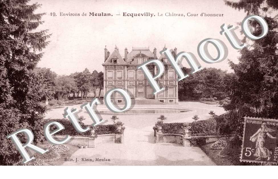 Le Chateau, Cour d'Honneur