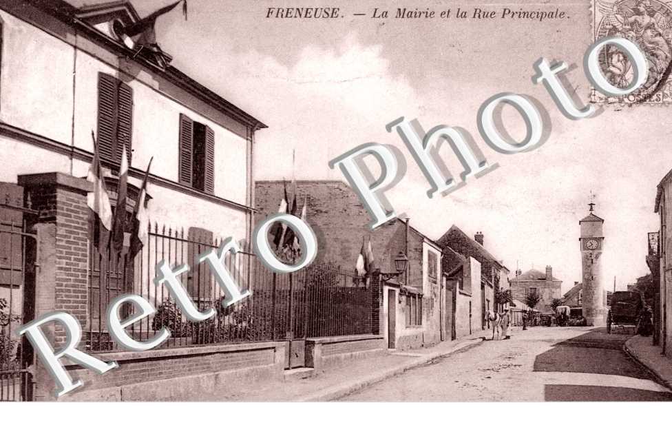 La Mairie et la Rue Principale