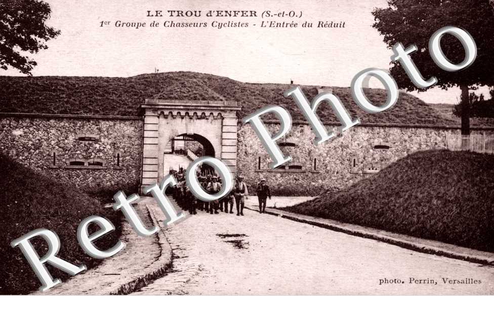 LE TROU D'ENFER 1er groupe de chasseurs cyclistes l'entree du reduit