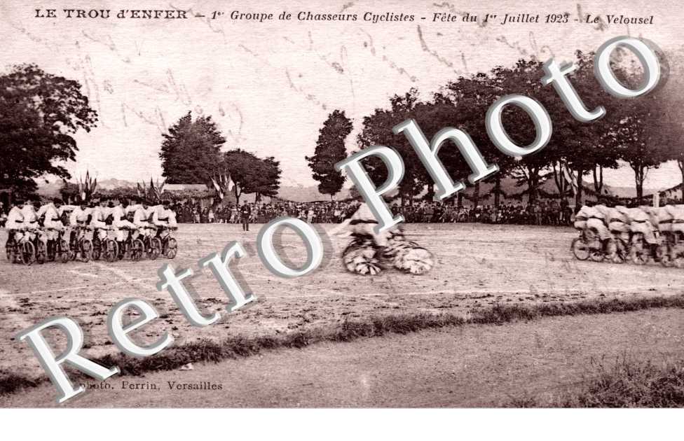 Le Trou d'Enfer 1er groupe de Chasseurs Cyclistes Fete du 1er juillet 1923  Le Velousel