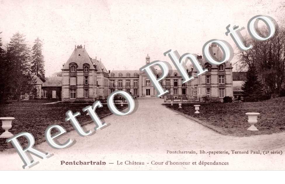 Pontchartrain, Le Chateau, Cour d'honneur et dependances