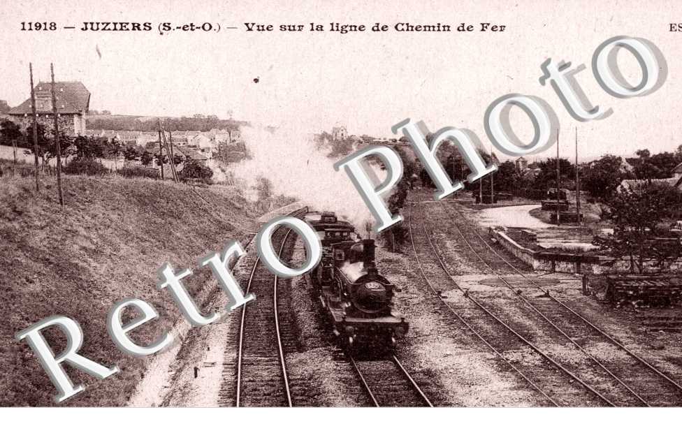 Vue sur la ligne de chemin de fer - locomotive
