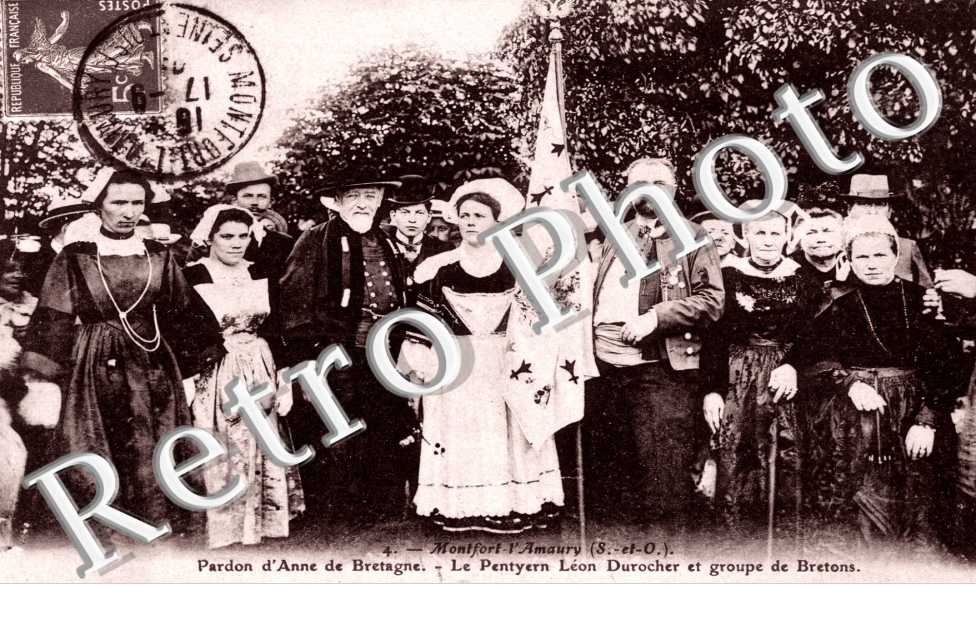 Pardon d'Anne de Bretagne - Le Pentyern Leon Durocher et groupe de Bretons