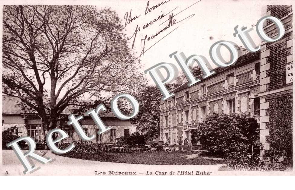 La Cour de l'Hôtel Esther