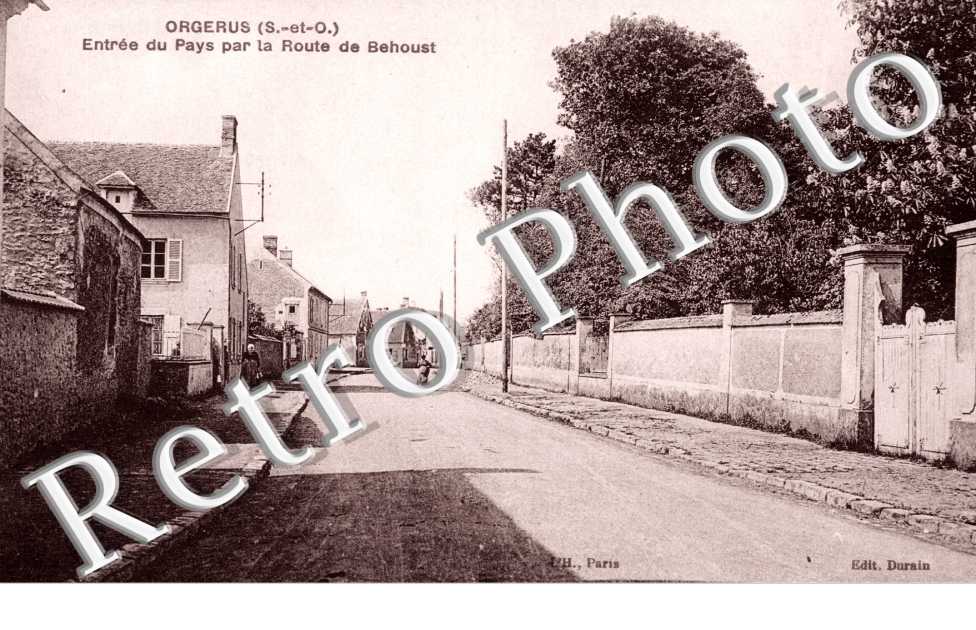 Entree du Pays par la Route de Behoust