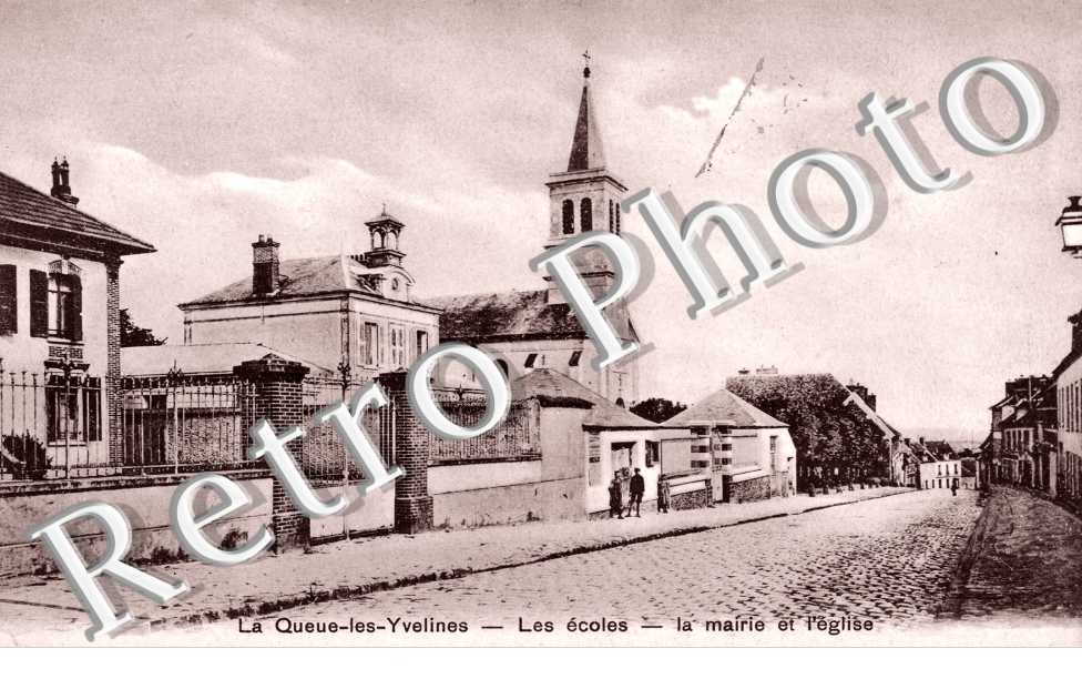 Les Ecoles, la Mairie et l'Eglise