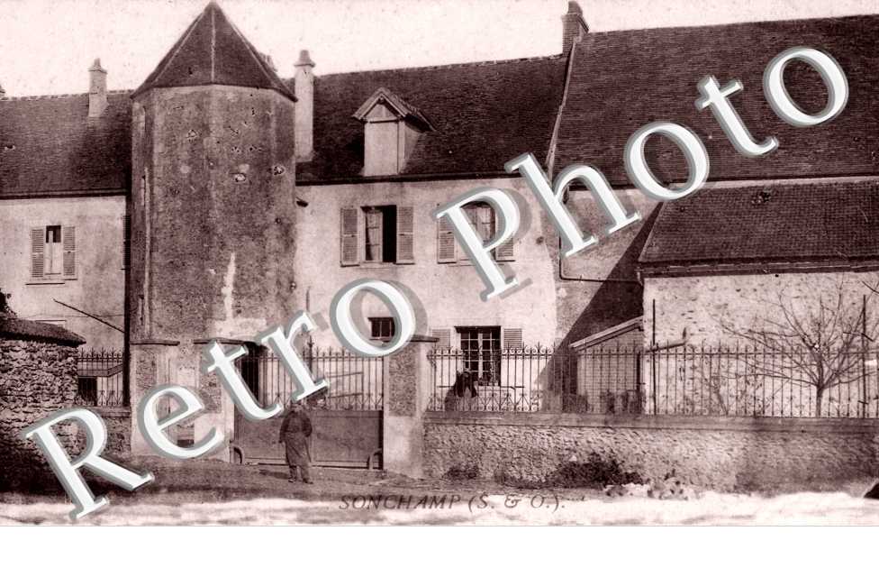 (Maison et tour)