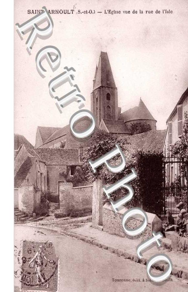 L'Eglise vue de la Rue de l'Isle
