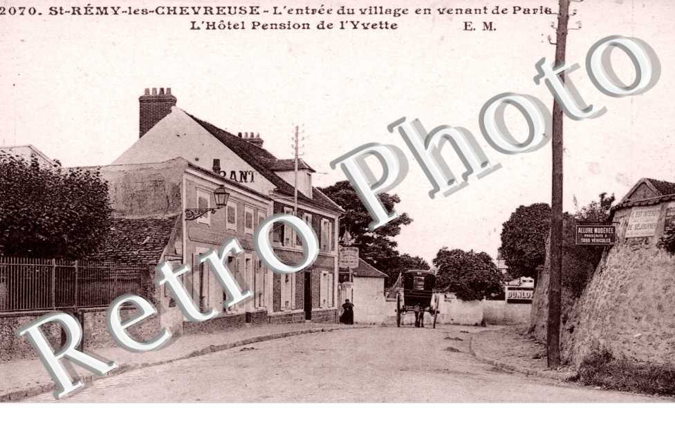 l'Entrée du Village - Hôtel Pension de l'Yvette