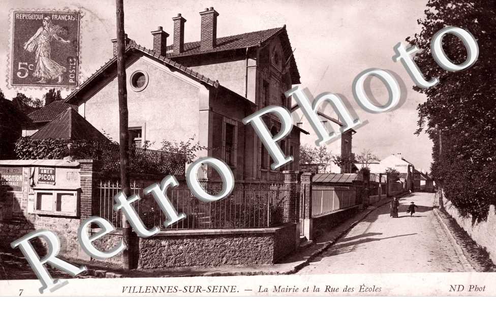 La Mairie et Rue des Ecoles
