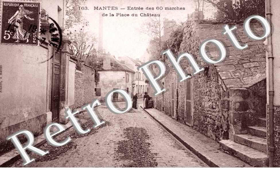 Entree des 60 Marches de la Place du Chateau
