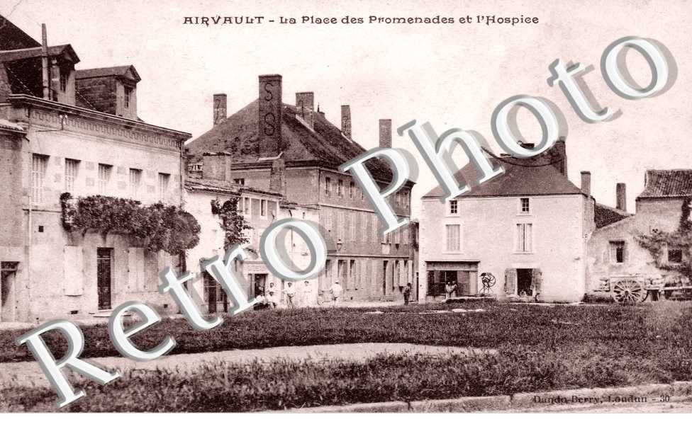 la Place des Promenades et l'Hospice