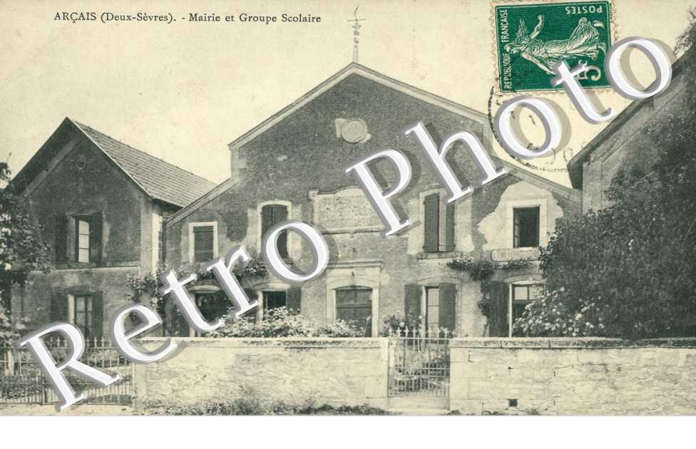 la Mairie et le Groupe Scolaire