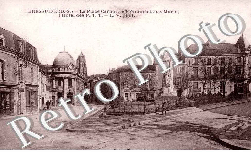 La Place Carnot, le Monument aux Morts, Hotel des PTT