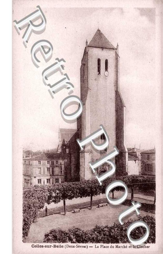 La Place du Marche et le Clocher