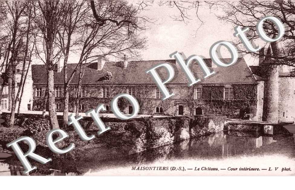 Le Chateau - Cour Interieure