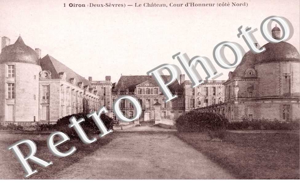le chateau, cour d' honneur (cote Nord)