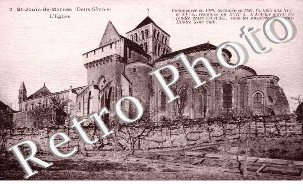 l'eglise commencee en 10920 terminee en 1130 - l'abbaye aurait ete fondee sous les auspices de Saint-Hilaire