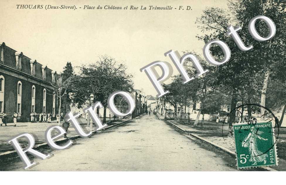la Place du Chateau et la Rue la Tremouille