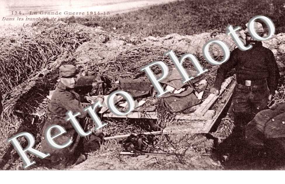 Dans les tranchees de la Somme, le Bureau du fourrier
