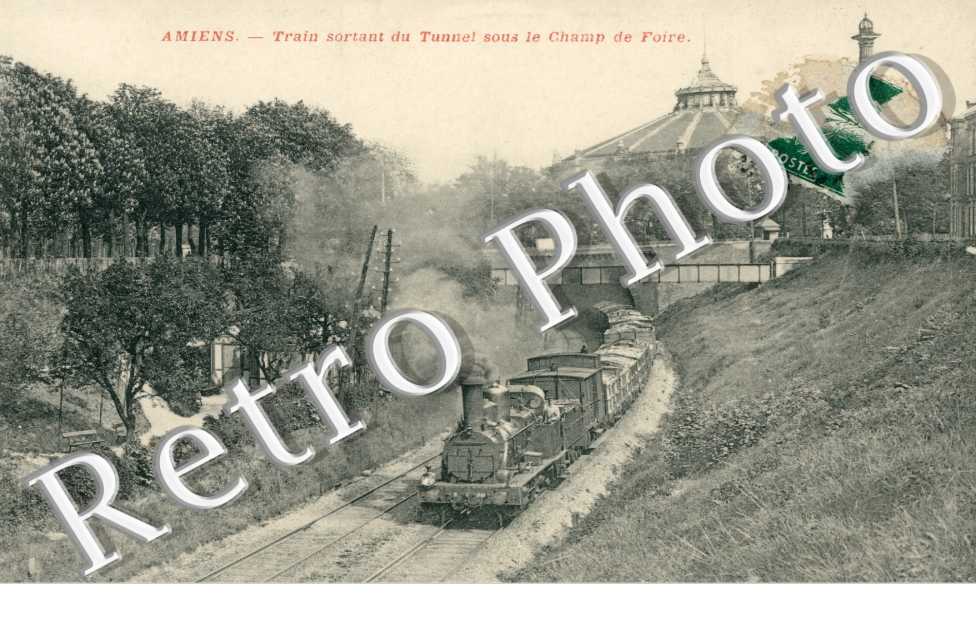 Train sortant du Tunnel sous le Champ de Foire