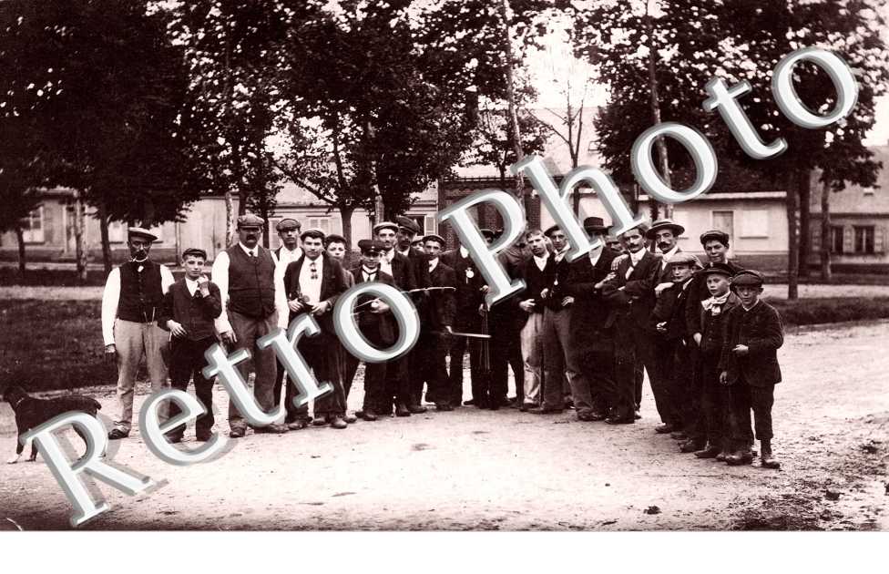 Un groupe d'hommes