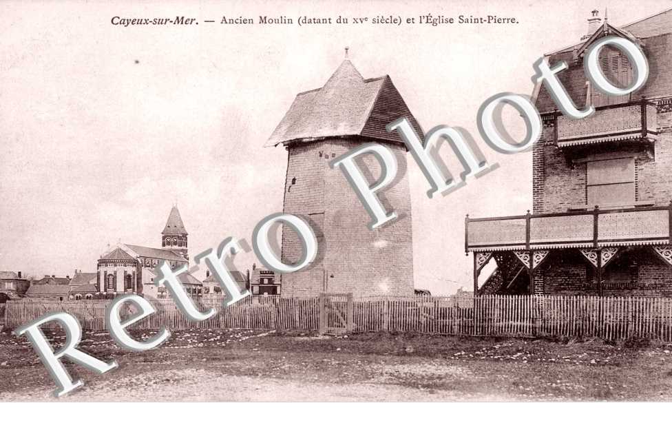 Ancien moulin et l'église Saint-Pierre