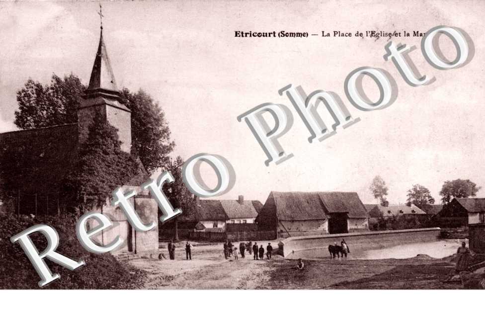 la place de l'eglise et la mare