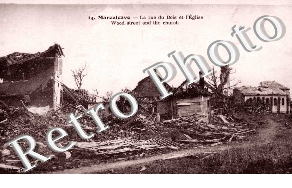 La rue du Bois et l'Eglise - Ruines