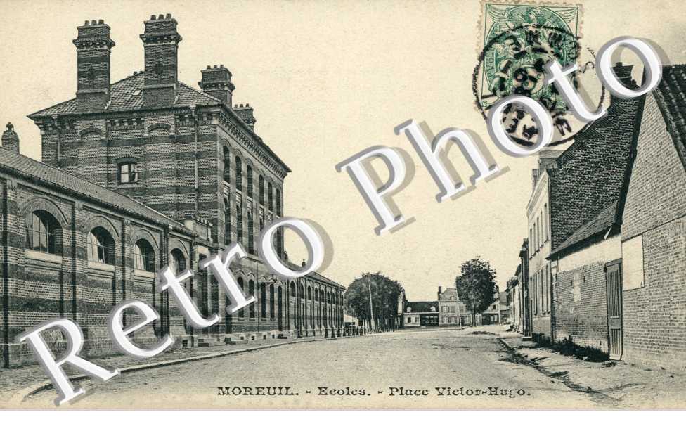 les Ecoles, la Place Victor-Hugo