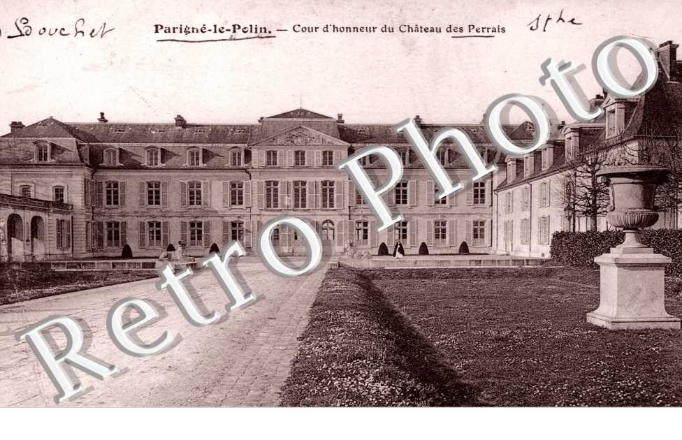 Cour d'Honneur du Chateau des Perrais