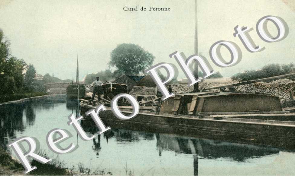 une peniche sur le Canal