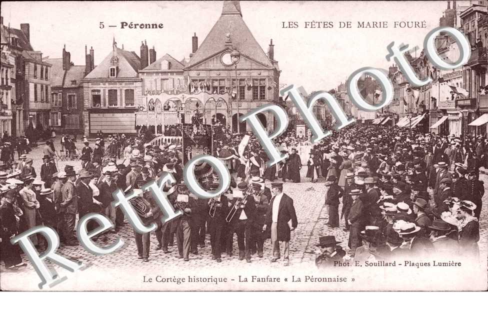 le Cortege Historique, la Fanfare "la Peronnaise", les Fetes de Marie Foure