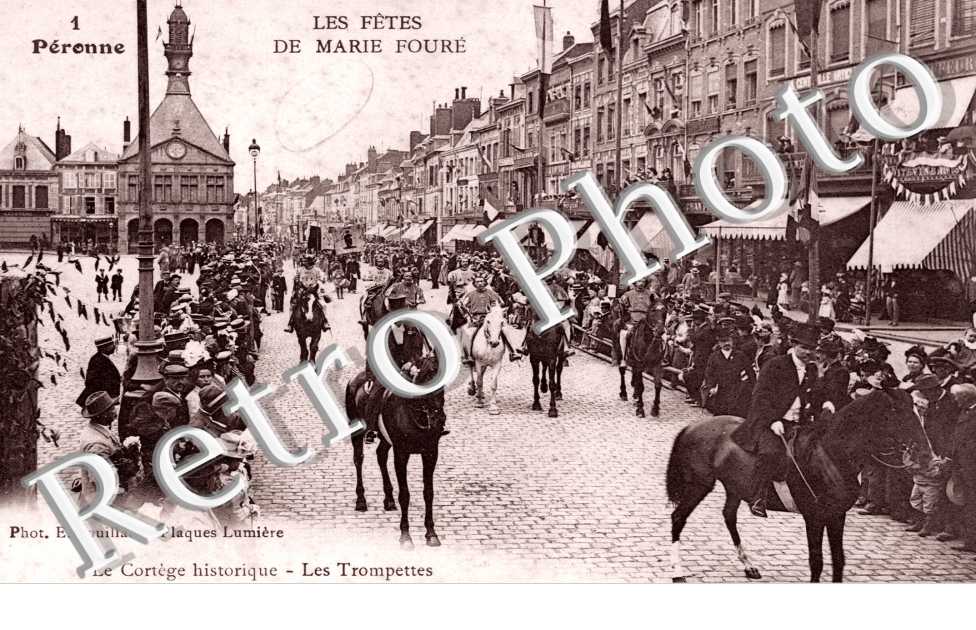 le cortege historiqe - les trompettes