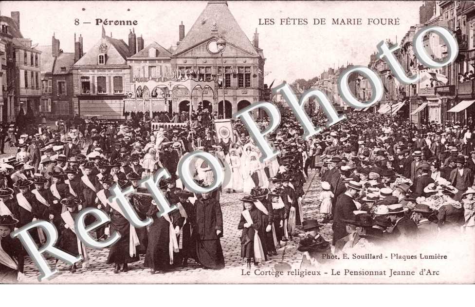 le cortege religieux - le Pensionnat Jeanne d'Arc