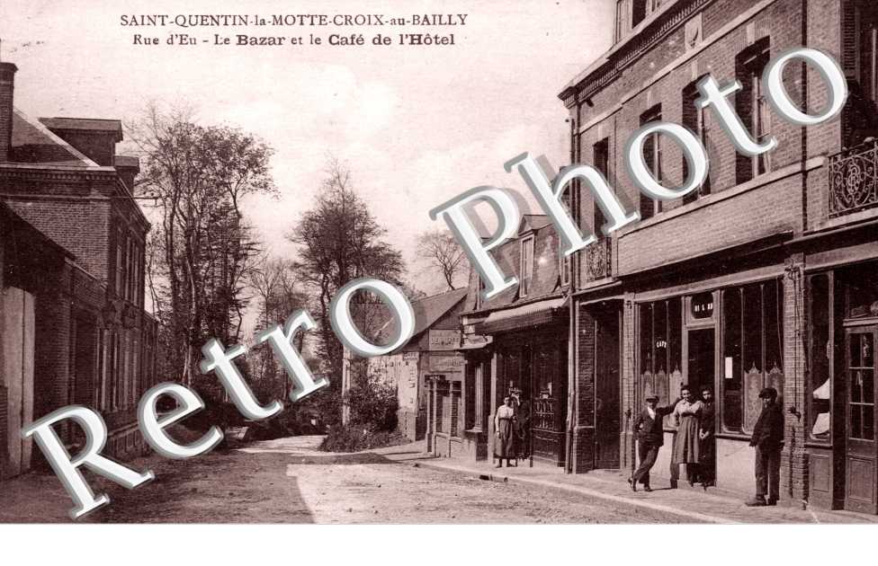 Rue d'Eu - Le Bazar et le cafe de l'hotel