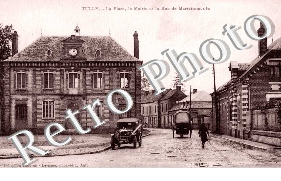 la place, la mairie et la rue de Martainneville