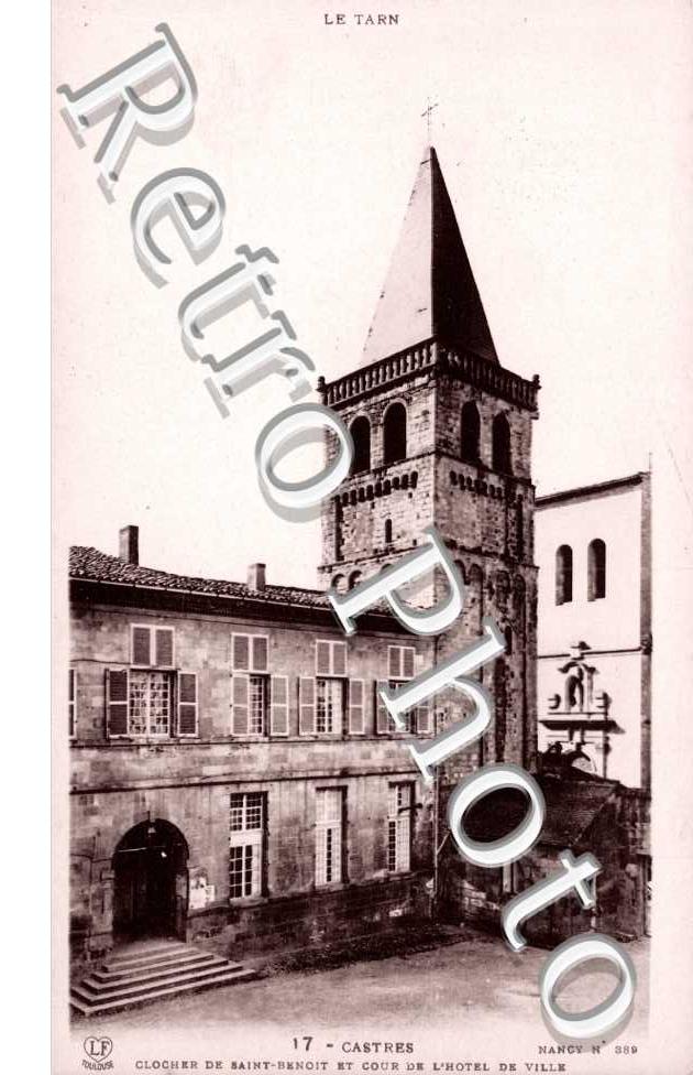 Clocher de St Benoit et Cour de l'Hotel de Ville