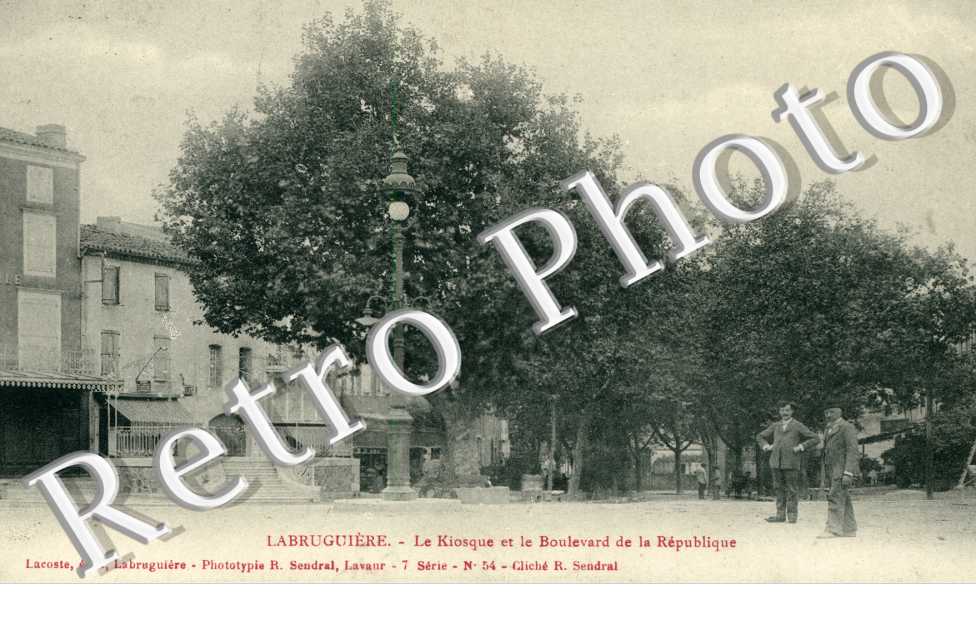 Kiosque et boulervard de la Republique