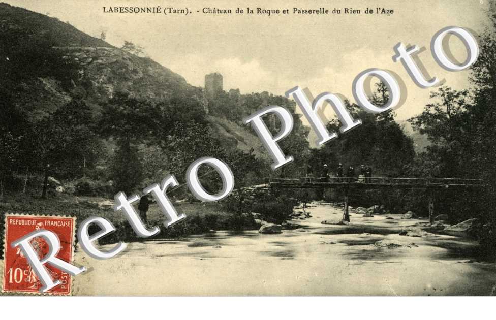 Chateau de la Roque et passerelle du Rieu de l'Aze