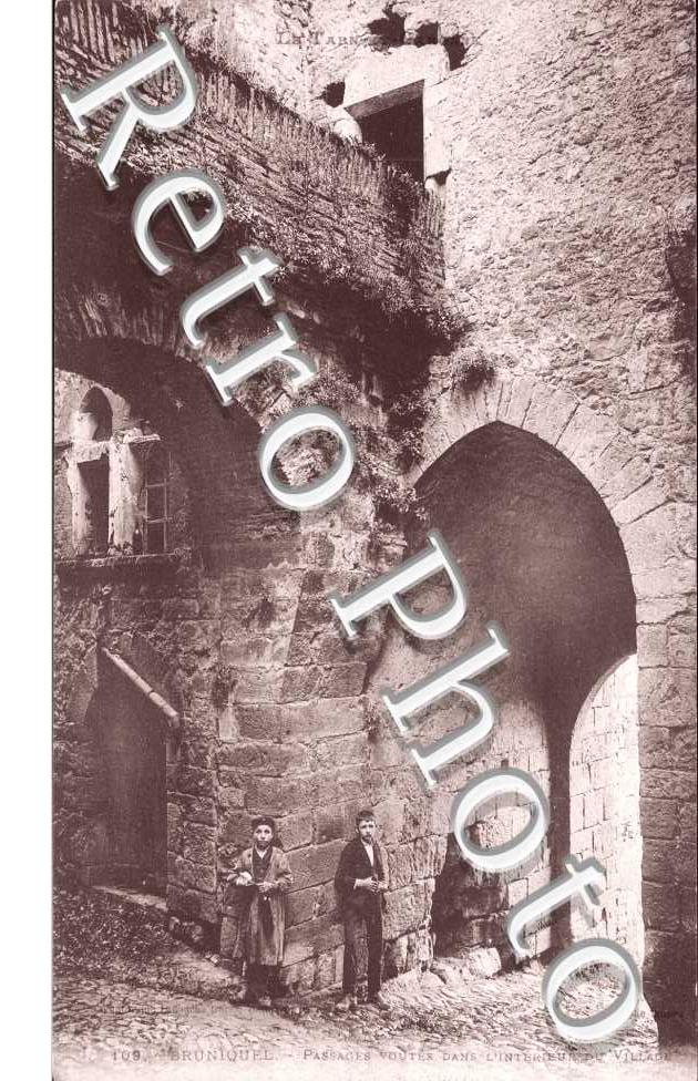 passages voutes dans l' interieur du village
