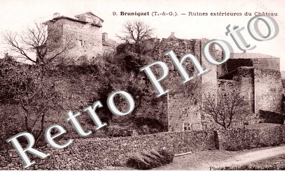 Ruines exterieures du chateau