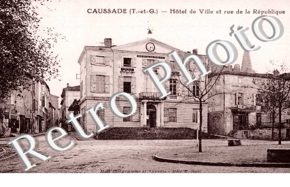 Hotel de Ville et Rue de la Republique