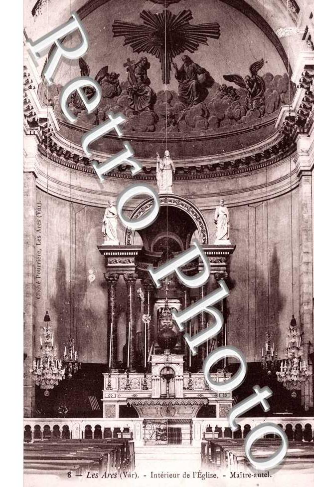Interieur de l'Eglise Maitre Autel