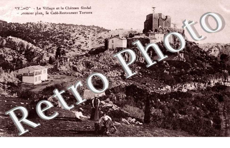 Le village et le chateau feodal