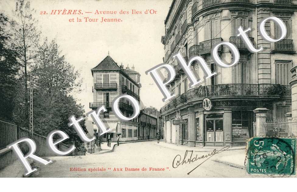 Avenue des Iles d'Or et la Tour Jeanne