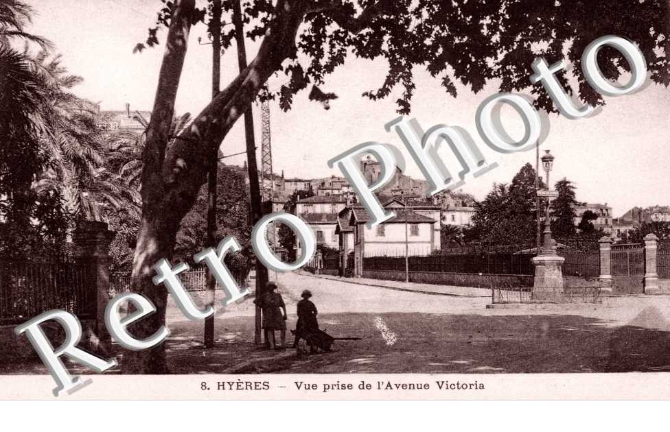 Vue Prise de l'Avenue Victoria