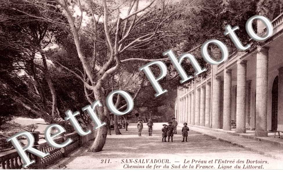 San Salvadour  le preau et l'entree des dortoirs